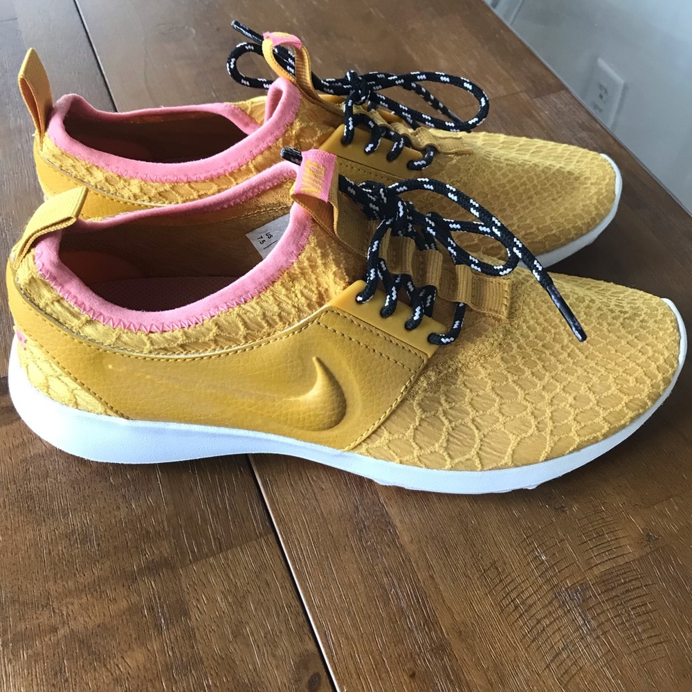 Nike juvenate gold dart